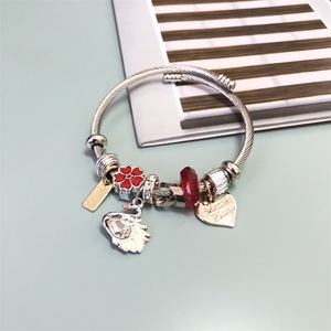 Phụ Nữ Sang Trọng Của Thời Trang Mới Quyến Rũ Vòng Đeo Tay Với Mặt Dây Chuyền Trái Tim Thép Không Gỉ <span class=keywords><strong>Swarovski</strong></span> Yếu tố Thiết Kế Thanh Lịch Dành Cho Phụ Nữ - Product Image 5