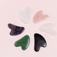 Ensemble de rouleaux de jade en forme de cœur YiJue et Gua Sha en pierre naturelle, quartz rose, modèle 002, lifting du visage pour usage commercial et domestique