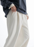 Pantalon à la mode à jambe droite pour hommes pour les dîners du week-end, look à la mode et style à la mode pour le dîner