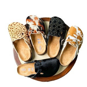 Mules plates de créateur de plein air unisexe avec logo personnalisé de haute qualité Pantoufles à semelle épaisse en cuir de crin pour femmes et hommes - Product Image 1