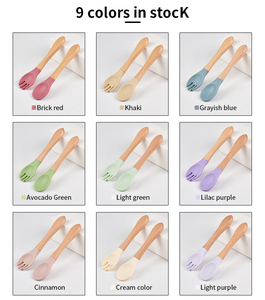 Juego de cucharas de silicona sin BPA con mango de madera, utensilios de aprendizaje para bebés - Product Image 3