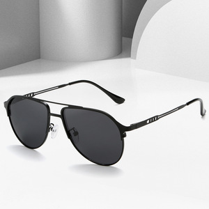 Lunettes de soleil unisexes de style pilote, monture complète, verres TAC, protection UV400, style aviateur en métal doré et noir pour hommes et femmes - Product Image 3