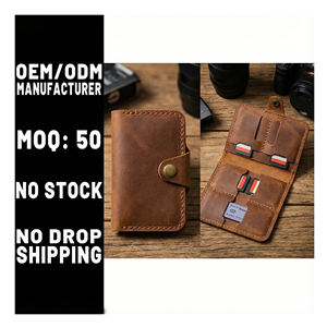 Portafoglio Personalizzato in Vera Pelle Marrone Chiaro per Fotografi, Porta Schede SD Digitali con Scomparti Multipli - Product Image 1