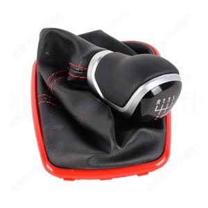 Pommeau de levier de vitesse Pakao 5 vitesses en cuir avec cadre et surpiqûres rouges, design ergonomique pour transmission manuelle - Product Image 3