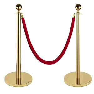 Poteaux de séparation portables en acier inoxydable avec corde en velours et barrière dorée, pour hôtels, banques, événements VIP et gestion des files d'attente - Product Image 1