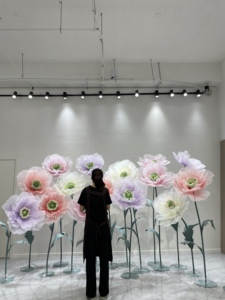 L-067 Luxuriöse Lebensechte Künstliche Riesenblumen Handgefertigte Organza-Mohnblumen für Hochzeits- und Eventdekoration Individuelle Farben Verfügbar - Product Image 1