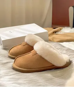 2024 chinelos de pelúcia quente com sola grossa para mulheres, chinelos de pele de carneiro de lã fuzzy personalizados da moda