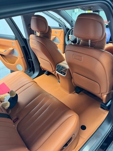 Bentley a amélioré son intérieur avec des housses de siège personnalisées haut de gamme, imperméables et ignifuges, et des tapis de sol pour voiture. - Product Image 4