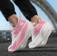 Chaussures de course ultra-légères en maille respirante et anti-odeur, à lacets, avec amorti, design bas, pour hommes et femmes, idéales pour le marathon