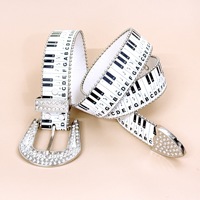 Ceinture pour femme Jiahao Designer Original, style Hip Hop, noir et blanc, motif touches de piano, imprimé lettres Y2K, accents diamantés