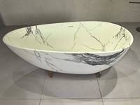 Vente en gros Conception personnalisée Salle de bain de luxe Baignoire autoportante artificielle en pierre de marbre blanc Baignoire à surface solide en acrylique