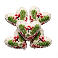Handgefertigter Traditioneller Umweltfreundlicher 100% Zertifizierter Woll-Filz Herz-Weihnachtsschmuck mit Gestickten Grünen Blättern und Roter Wandverzierung