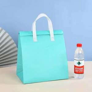 Sac isotherme réutilisable pour courses et pique-niques, en non-tissé avec feuille d'aluminium et motif lettres, garde les aliments au chaud ou au frais - Product Image 3