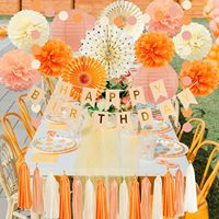 Décorations de fête d'anniversaire bohèmes automnales orange et beige : lanternes, pompons en papier, éventails en papier, guirlandes à pompons pour fête d'anniversaire