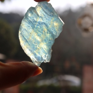 प्राकृतिक एक्वामरीन क्रिस्टल रत्न क्रिस्टल प्रेमियों के लिए कच्चे पत्थर के प्राकृतिक रत्न आभूषण - Product Image 2