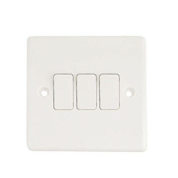 New Style Customize UK Standard 86*86mm White Color 3 Gang Electrical Switch Socket Bakelite Material for Home