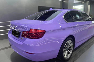 Vinilo para rotulación de vehículos, color lavanda púrpura, PET de 6.5mil, alto brillo, con tecnología Air Release, antiarañazos, para cambio de color automotriz de carrocería completa. - Product Image 5