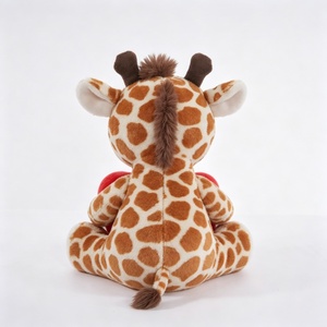 Peluche de jirafa personalizado, peluche de jirafa, peluche de jirafa sosteniendo un corazón. - Product Image 3