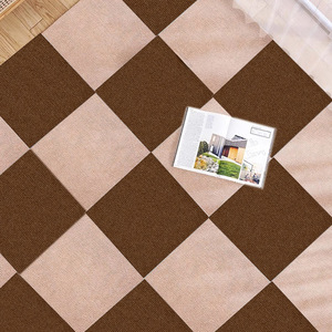 Alfombra de Suelo Autoadhesiva Impermeable de Tablones Estrechos, Color Café Beige, Cuadrada, Antideslizante, Cobertura Total, para Sala de Estar y Dormitorio - Product Image 1