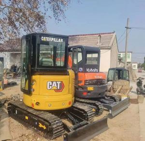 Mini-excavatrice d'occasion CAT303E de 3 tonnes, excavatrice sur chenilles avec vérin hydraulique Eaton et moteur - Haute puissance de creusement pour utilisation agricole - Product Image 4
