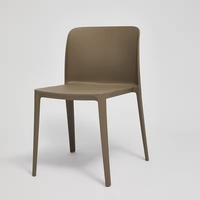 Chaise d'accueil pour restaurant et cantine avec renfort UV en fibre de verre polypropylène vierge