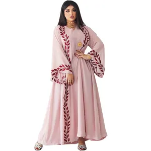 أزياء الشارع الصيف شيفون طويل مسلم مطرزة الوردي فستان الرقبة الطاقم مع الحجاب