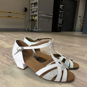 <span class=keywords><strong>Chaussures</strong></span> <span class=keywords><strong>de</strong></span> <span class=keywords><strong>danse</strong></span> <span class=keywords><strong>de</strong></span> sport blanches pour enfants pour la formation <span class=keywords><strong>de</strong></span> <span class=keywords><strong>chaussures</strong></span> <span class=keywords><strong>de</strong></span> <span class=keywords><strong>danse</strong></span> latine conçues pour les filles - Product Image 5