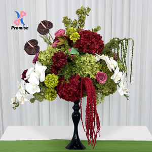 Bouquet de fleurs artificielles en soie rouge et verte, style jardin champêtre réaliste, centre de table pour mariage en extérieur - Product Image 1