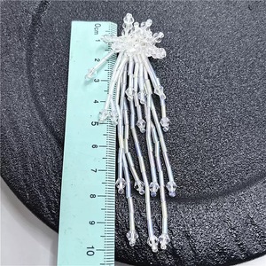 Broche Artesanal RYL com Cristais Dourados e Franjas de Borla para Vestidos e Roupas - Product Image 6