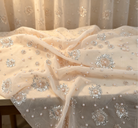 Tissu en mousseline rose clair avec broderie de sequins, perles et perles de rocaille sur toute la surface pour robe de mariée et vêtements africains Boubou