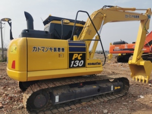 Excavadora Hidráulica Usada Japonesa Komatsu PC130 de 13 Toneladas, Excavadora Compacta de Orugas para Trabajos de Carreteras, Construcción y Movimiento de Tierras - Product Image 2