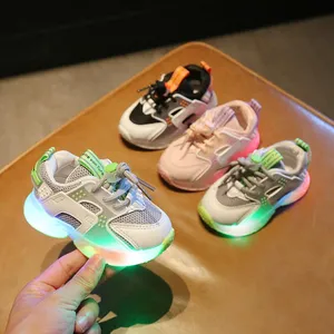 Sepatu LED Anak Laki-laki dan Perempuan, Sepatu Sneaker Menyala Menyala untuk Anak-anak, Sepatu Sneaker Bayi Laki-laki dan Perempuan dengan Sol Bercahaya