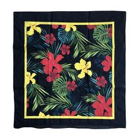 Coloré moins de 1 dollar chien bandana écharpe carrée personnalisée 110 110*110cm