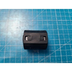 Núcleo de Ferrita NEC TOKIN ESD-SR-250 de Encaje Rápido, Usado como Pieza de Repuesto para Equipos Semiconductores Antiguos - Product Image 1