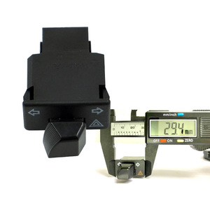 สวิตช์ไฟเลี้ยว Motochi พร้อมสวิตช์ไฟฉุกเฉิน ขนาด 30x34 มม. สวิตช์ดัดแปลงสำหรับรถมอเตอร์ไซค์ Taurus และสกู๊ตเตอร์ไฟฟ้า - Product Image 2