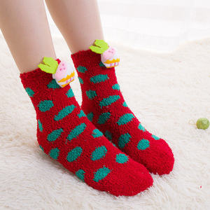 Chaussettes de Noël amusantes et assorties pour maman et bébé, chaussettes douces et chaudes en coton pour femme, chaussettes mignonnes avec Père Noël et rennes - Product Image 6