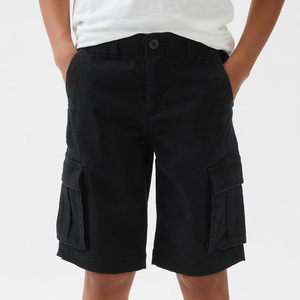 Cómodos pantalones cortos Cargo para niños diseñados para usar durante todo el día con material transpirable y características prácticas perfectas para el verano - Product Image 5