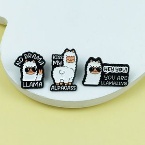 Broche versátil de <span class=keywords><strong>alpaca</strong></span> europea y americana con letra inglesa, accesorio de nicho, medalla para decoración de ropa y mochilas - Product Image 2
