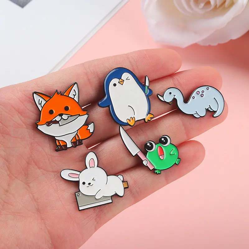 Pin esmaltado con forma de pingüino y conejo, insignia personalizada de dibujos animados para sombreros