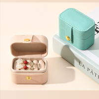 Étui de voyage pour bijoux en cuir PU mini portable prêt à être expédié avec bouton-pression, petite boîte à bijoux de voyage pour bagues et boucles d'oreilles