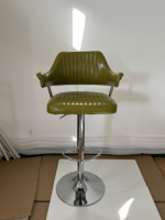 Vente directe d'usine de produits durables 360 °   Chaises de bar pivotantes en cuir PU vert avec accoudoirs pour comptoir de cuisine