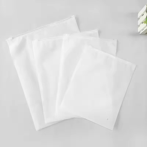 Sacs en plastique PE mats givrés avec logo personnalisé, fermeture éclair refermable, sacs <span class=keywords><strong>d</strong></span>'emballage recyclables pour vêtements, t-shirts, sous-vêtements - Product Image 2
