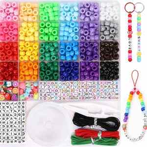 Kit de manualidades para hacer pulseras DIY con cuentas de arcilla polimérica de letras del alfabeto, frutas y caras, suministros para la creación de joyas. - Product Image 1