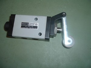 PLC ...<strong>ENOTS</strong> .........03 0651 02 HEAVY DUTY ROLLER LEVER VALVE........ ..NEW Warranty Product - Product Image 1