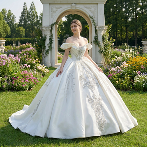 Vestido de Novia Moderno Xs241 con Escote Corazón, Espalda Descubierta, Detalles de Lentejuelas y Cristales, Personalizable, Largo hasta el Suelo, con Cola de Capilla - Product Image 1