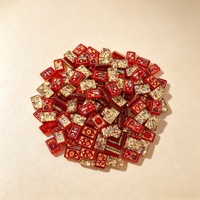 Tuiles de Mahjong Américain Personnalisées en Acrylique Gravées Ava avec Confettis Rouges pour Noël, Idéales pour les Soirées à la Maison et les Soirées Jeux