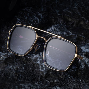 Nuevas Gafas de Sol con Marco Cuadrado para Hombre, Protección UV400, Marco de Metal Negro y Plástico, Lentes de PC, Aleación de Zinc, Estilo Aviador, para Uso en Exteriores - Product Image 5