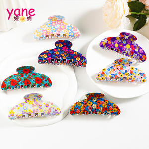 Esnek çiçek tasarımı ile büyük renkli plastik çiçek saç pençe klip yumuşak PVC saç aksesuarları - Product Image 2