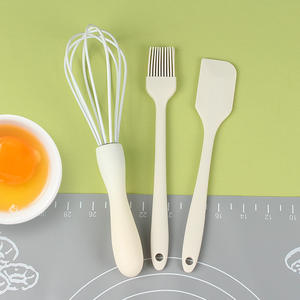 Lot de 3 ustensiles de cuisson en silicone non électriques pour la pâtisserie : spatule à gâteau, racloir, fouet de cuisine et pinceau à huile pour barbecue - Product Image 6