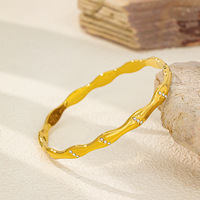 Bracelet en acier au titane plaqué or 18 carats de style coréen Design d'étoile géométrique minimaliste simple et à la mode pour les femmes